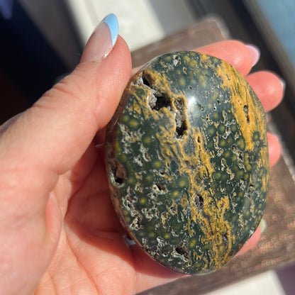 Crystal Oval Palm Stone